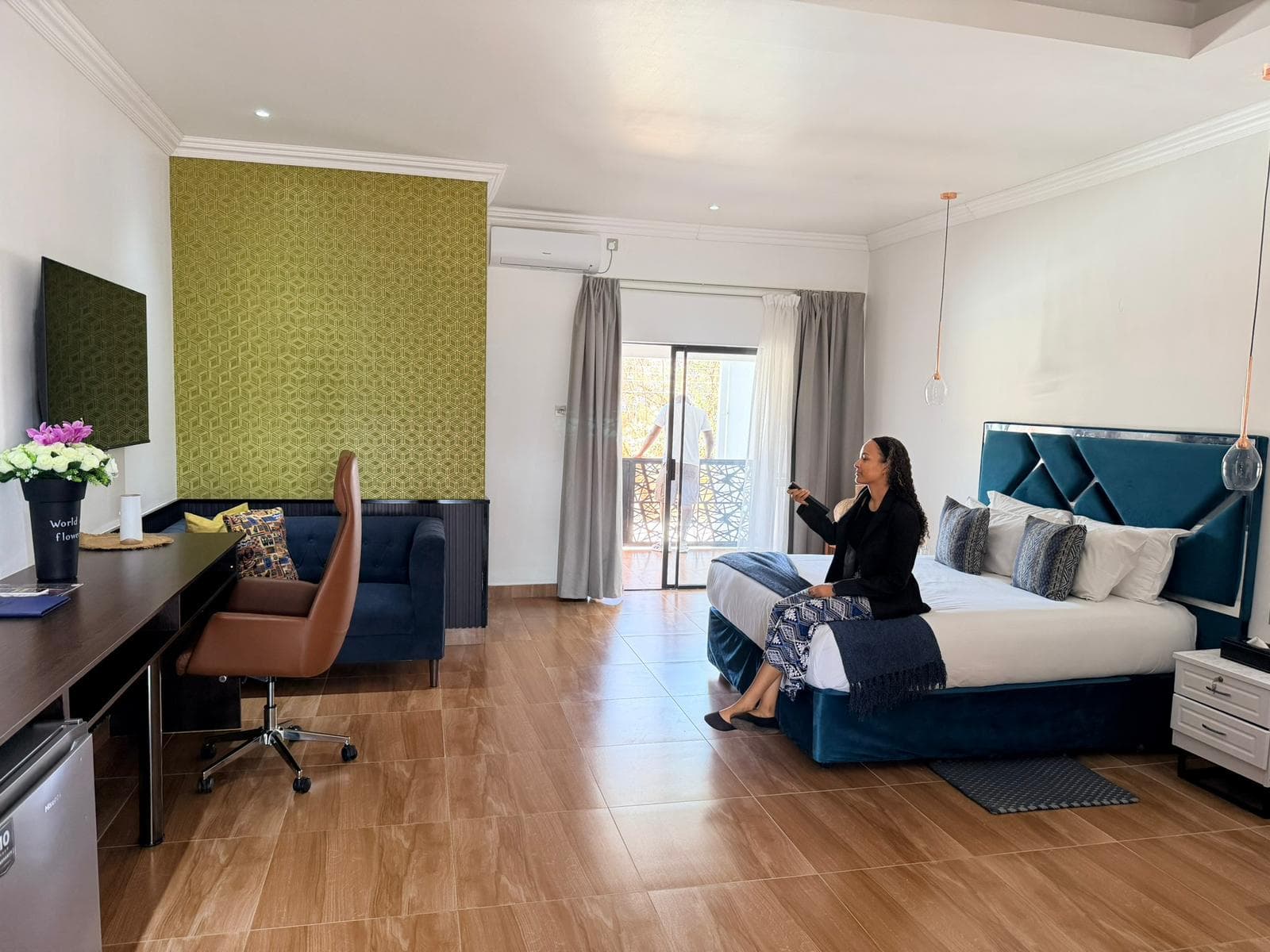 Deluxe Suite thumbnail 2