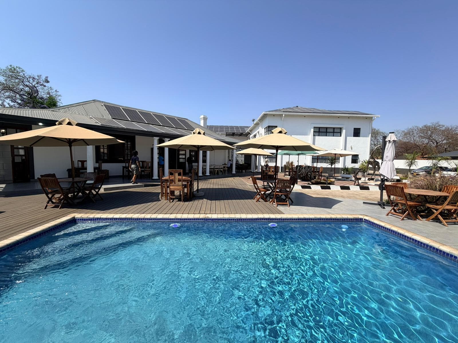 Luxury accommodation at 10 On Pauling - Your home away from home during your volunteer experience